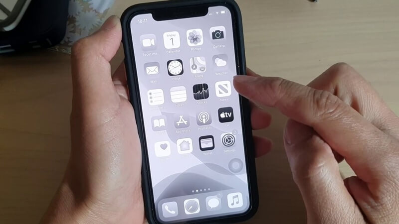 How to Fix iPhone Screen Turns Black and White